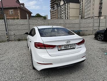 byd e9: Hyundai Elantra: 2019 г., Бензин, Седан — 3