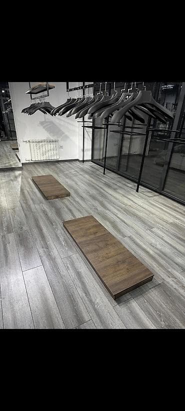 вертикальные вешалки для одежды: Металлические торговые конструкции для магазина одежды кронштейны - — 9