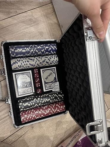 чехлы бу: Покерный набор в алюминиевом кейсе 200 фишек Состав: - — 3