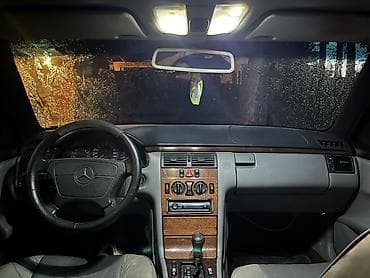 Mercedes-Benz E-Class: 1998 г., 2 л, Автомат, Бензин, Универсал