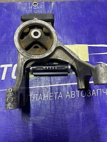 rb1 rb2: Подушка мотора Honda 2004 г., Б/у, Оригинал — 1