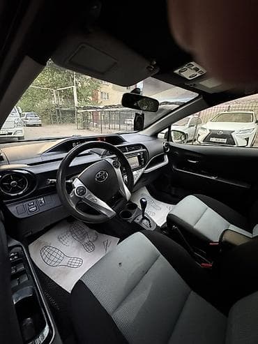 форестер 2016: Toyota Prius C: 2016 г., 1.5 л, Автомат, Гибрид, Хэтчбэк — 5