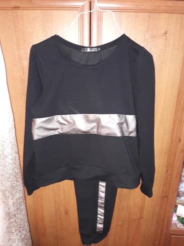 Плащи: Костюм размер 46-48 состояние идеальное. Не подошёл фасон, 2 раза — 3