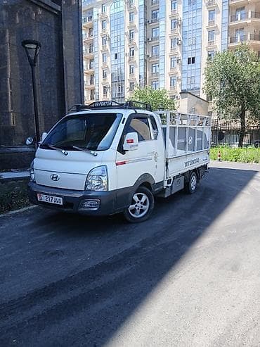 Авто кызматтары: Буйрутма берүү Хендай портер, Тиричилик таштандыларын чыгаруу, Жүк ташуучу жумушчусу менен — 1