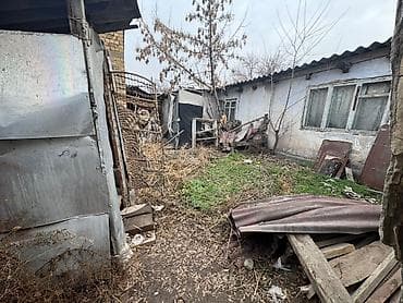 участок жер: Срочно продаётся пристроенная времянка в центре города, район — 6