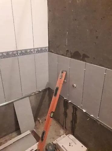 столы для компьютерных клубов: Укладка кафеля и плитки под ключ - Работы в ванных комнатах, на — 7