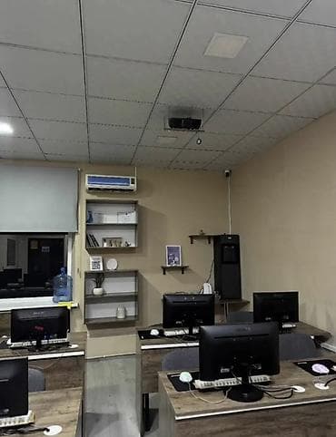 Кабинет Для курсов В административном здании, 32 м², Промежуточный этаж, Долгосрочно, С оборудованием