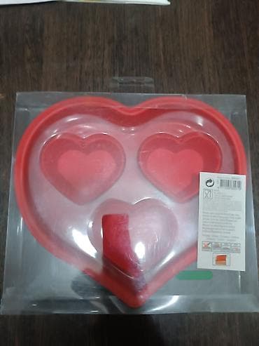 формочка: Формочки силиконовые для выпечки новые в форме сердечек, подарочный — 1