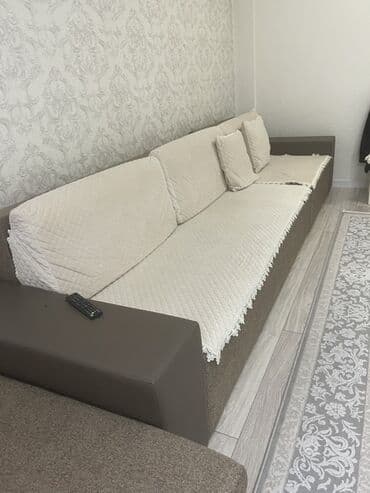 Продается диван 4 м состояние отличное, б/у . Производство Россия