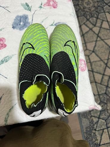 Бутсы: Футбольные бутсы Nike Phantom GX (бесшнурковые) шипованные - Тип — 5