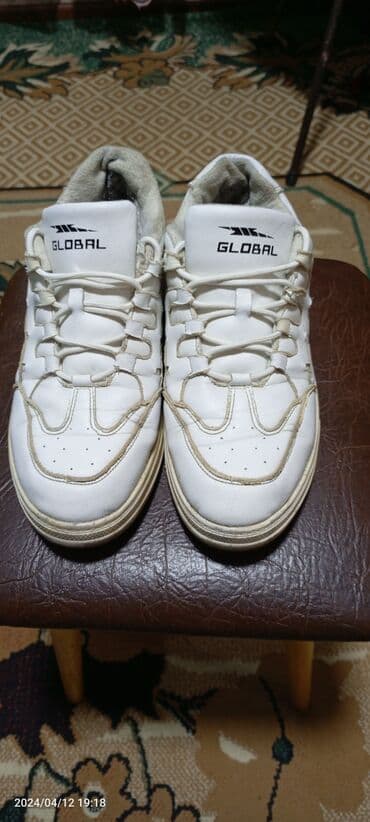 срочно продаю в связи с переездом: Б/у оригинал крассовки зимний сезон размер 41 по стельке 26,5- 27 есть — 1