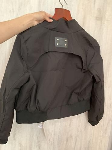 бомбер летний: Черная укороченная бомбер-куртка - Прямой силуэт, укороченная длина - — 2