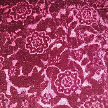 Бархатный ткань Размер 1,05 см. на 1,90 см. Фото не показывает