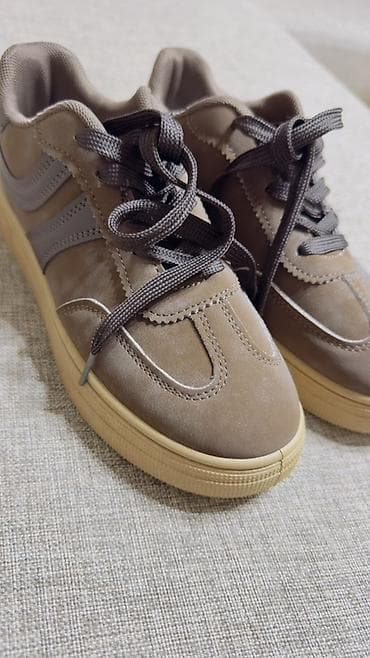 Ботинки: Кеды повседневные, унисекс. Новые, не подошёл размер. На размер стопы — 3