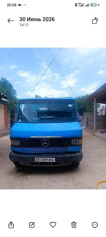 авто компании: Mercedes-Benz грузовой микроавтобус (синего цвета) Основные — 1