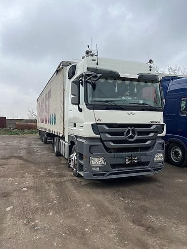 Тягач, Mercedes-Benz, 2011 г., Тентованный