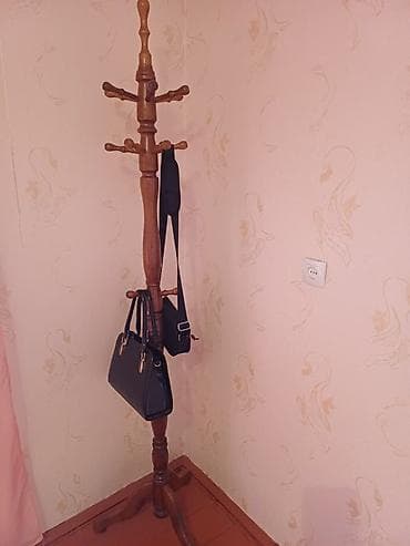 прихожую: Звонить и писать на Напольная вешалка для одежды из массива дерева — 1
