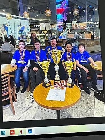 Языковые курсы: Всем доброго времени суток! Меня зовут Святослав, мне 22 года. Я — 10