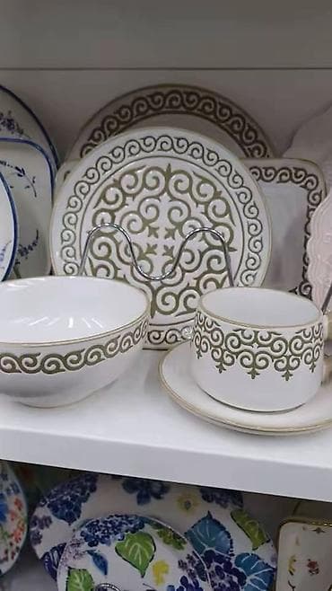 Набор столовой и чайной посуды из фарфора с классическими узорами — 2