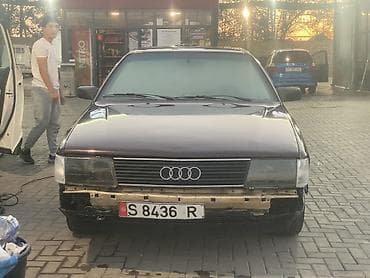 Audi 100: 1990 г., 2 л, Механика, Бензин, Седан — 9