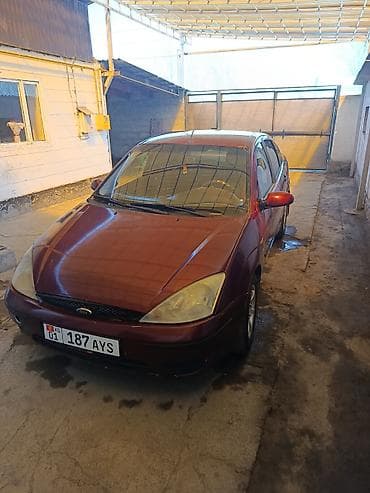Ford Focus: 2004 г., 1.8 л, Механика, Бензин, Седан