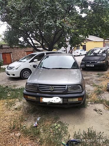 Volkswagen Vento: 1994 г., 2 л, Механика, Бензин, Седан at lalafo.kg Volkswagen Vento: 1994 г., 2 л, Механика, Бензин, Седан