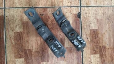 Mazda MPV 2001г крепления радиатора кондиционера, Мазда МПВ крепления