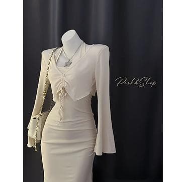 форма волейбол: Элегантное платье миди цвета айвори с длинными расклёшенными рукавами — 2