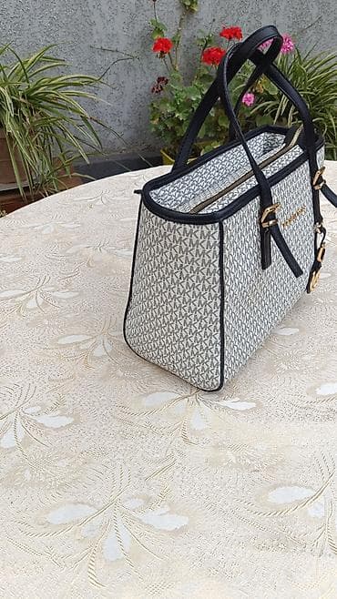 купить песочные часы: Сумка-тоут Michael Kors с монограммой MK - Модель: жесткая — 3