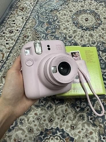интакс фотоаппарат: Fujifilm Instax mini 12 — камера моментальной печати, цвет Blossom — 1