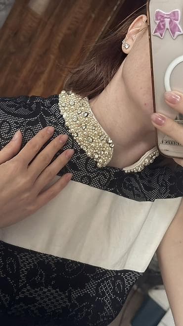 черное платье короткое: Размер S/m Платье мини без рукавов с акцентным воротником. - Силуэт — 2