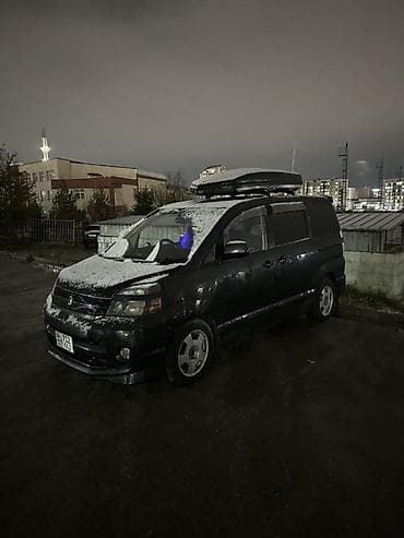 для такси авто: Toyota Voxy: 2004 г., Минивэн — 7