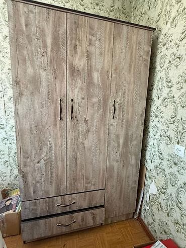 Жалал абад. Трёхдверный шкаф для одежды из ЛДСП с фактурой под at lalafo.kg Жалал абад. Трёхдверный шкаф для одежды из ЛДСП с фактурой под