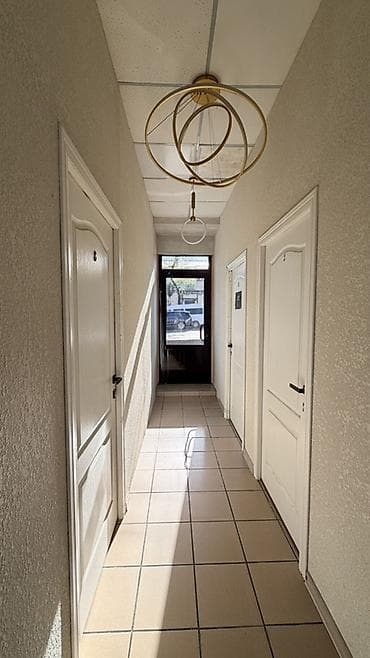 Коммерциялык мүлк: Кеңселерди ижаралоо, 10 м², Турак комплексинде, 1-катар — 2