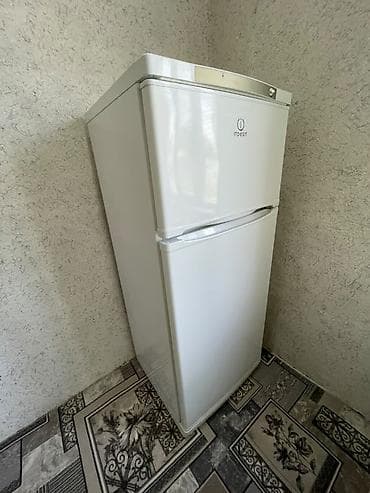 Холодильник Indesit, Б/у, Двухкамерный, 58 * 145 * 56 at lalafo.kg Холодильник Indesit, Б/у, Двухкамерный, 58 * 145 * 56