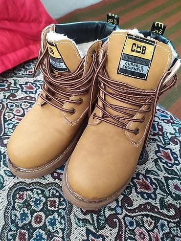 Мектеп формасы: Ботинка,
ботинки 35-размер.Пишите на ватсап /705/10/10/55/ — 1