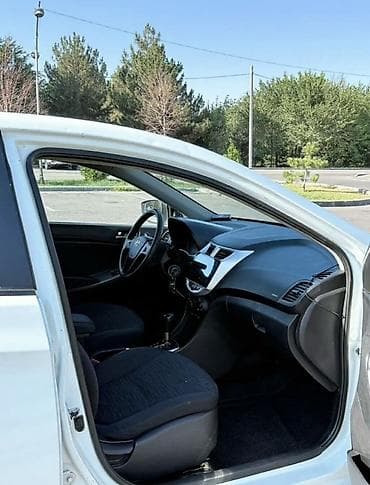 срочно окончательно: Hyundai Solaris: 2015 г., Бензин, Седан — 6