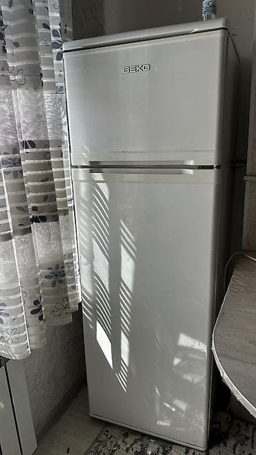 attack shark x3: Холодильник BEKO, двухкамерный, классический белый цвет. Верхняя — 1