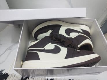 фирменная обувь из италии: Мужские кроссовки, 41, Nike, Новый, цвет - Коричневый, Платная доставка — 2