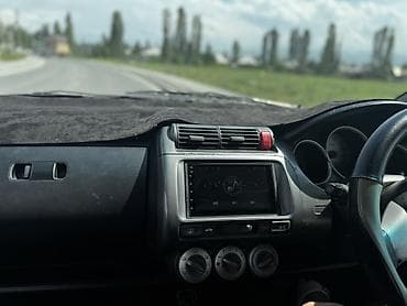автомобиль мини: Honda Fit: 2005 г., 1.3 л, Автомат, Бензин, Хэтчбэк — 6