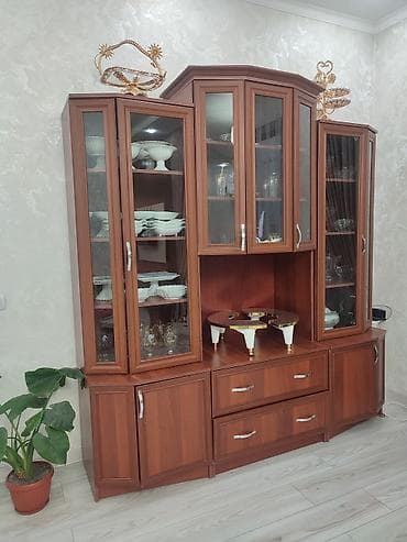 Стенка-шкаф, Тип стенки-шкафа: Горка, Для зала, Б/у, Особенности: Для хранения посуды at lalafo.kg Стенка-шкаф, Тип стенки-шкафа: Горка, Для зала, Б/у, Особенности: Для хранения посуды