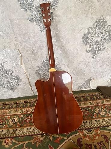 музыкальный карусель: Акустическая гитара дредноут с вырезом (cutaway). Основные — 2