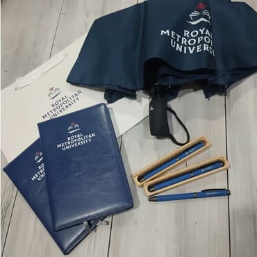 печать на глянцевой бумаге: УФ печать, Гравировка, ДТФ печать, | Кепки, Наклейки, Бейджики — 1