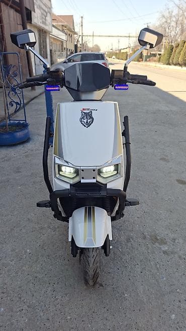 Электрический скутер Skillmax (белый) - Агрессивный дизайн с