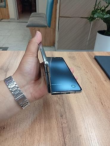 galaxy s19: Samsung Galaxy Z Flip 4, цвет - Серый — 2