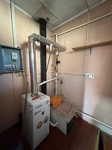 Дома: 🏡 Срочно продается дом в ж/м Ала-Тоо-2! ✅ 5-комнатный дом ✅ Участок — — 1