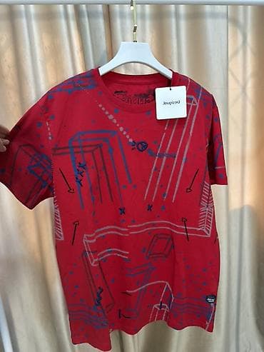 pull bear: Футболка Desigual - Цвет: насыщенно‑красный - Принт: абстрактные — 1