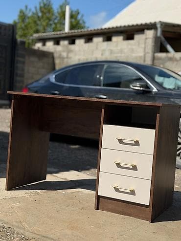 Компьютерный стол, С полками