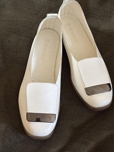 волейбольная обувь: Туфли белые, не ношенные, новые размер 39 — 1