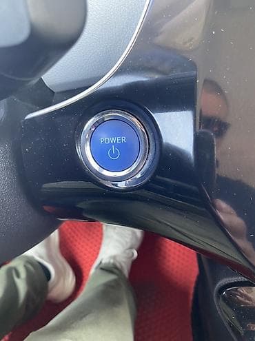 byd e2 2023: Toyota Prius: 2019 г., Гибрид, Лифтбек — 10